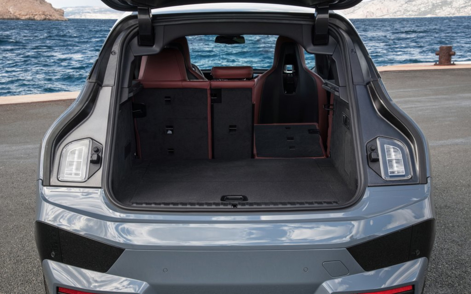 BMW iX xDrive50 2022 SUV Drive